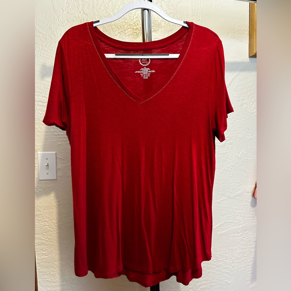 Maurices Women's V-Neck Short Sleeve Tee - Red
